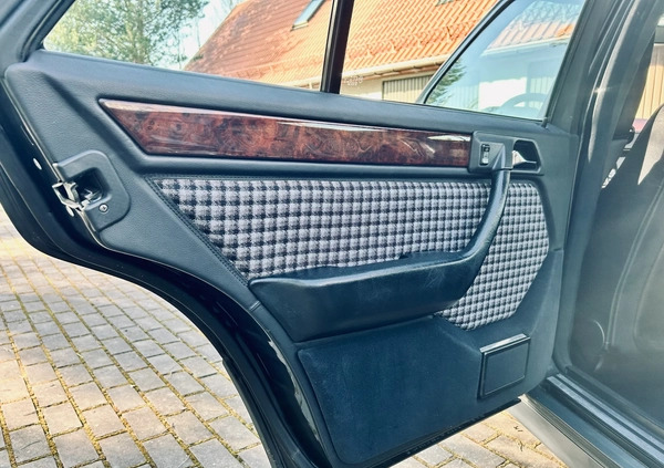 Mercedes-Benz Klasa E cena 285000 przebieg: 95770, rok produkcji 1992 z Ostrołęka małe 301
